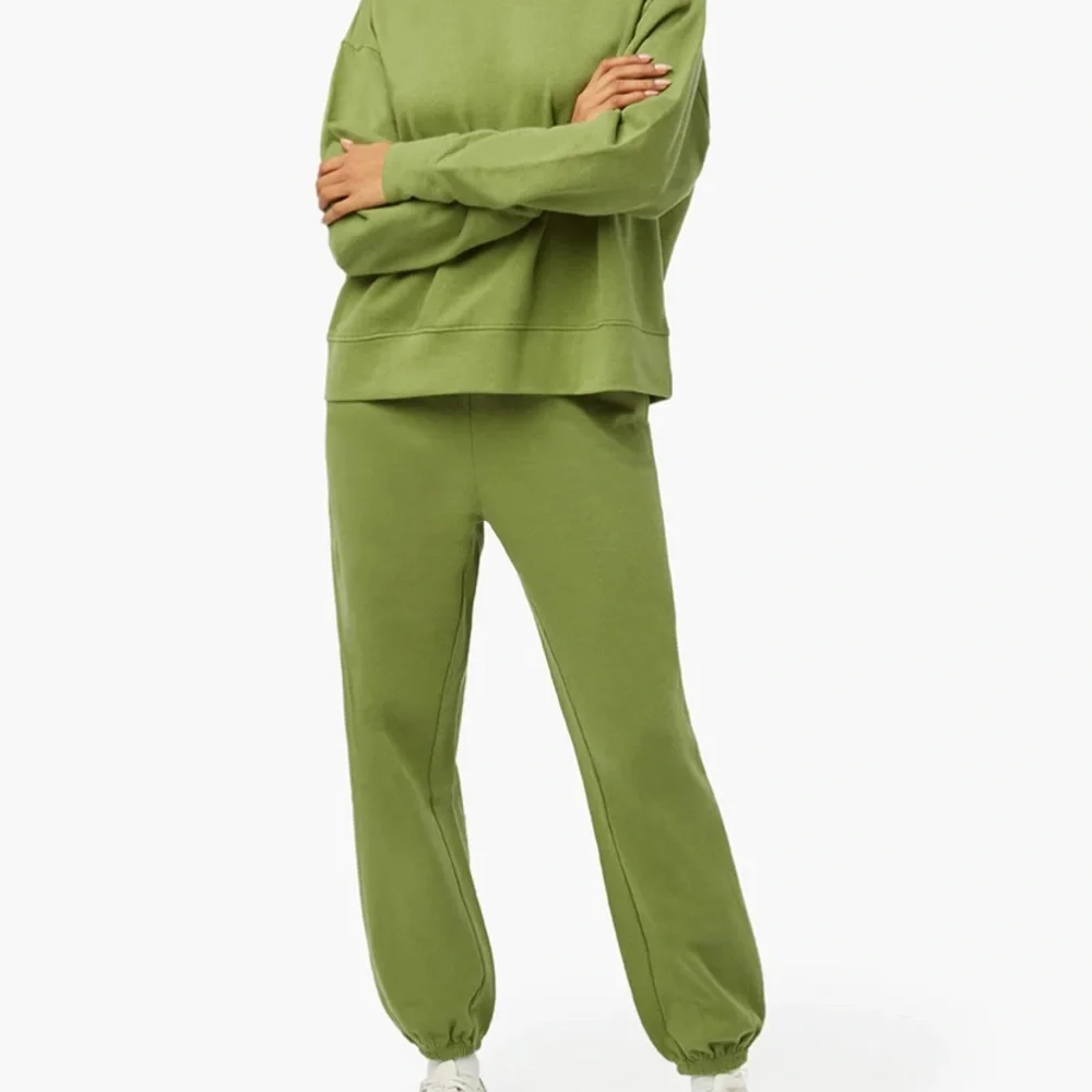 WEWOREWHAT oversized crew neck/boyfriend jogger - Picture 3 of 3